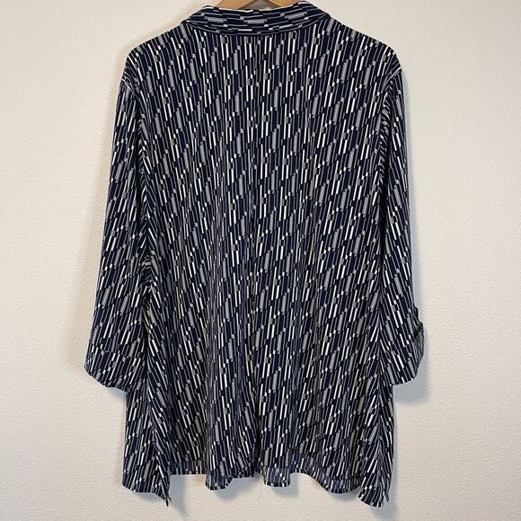 Catherine’s Printed Navy Button Down Blouse Size 4X - Picture 4 of 6